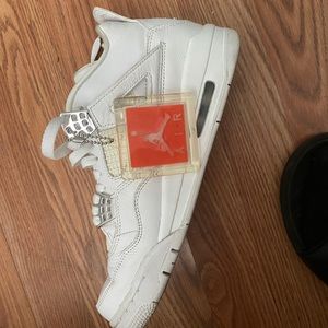 Air Jordan’s 4 retro